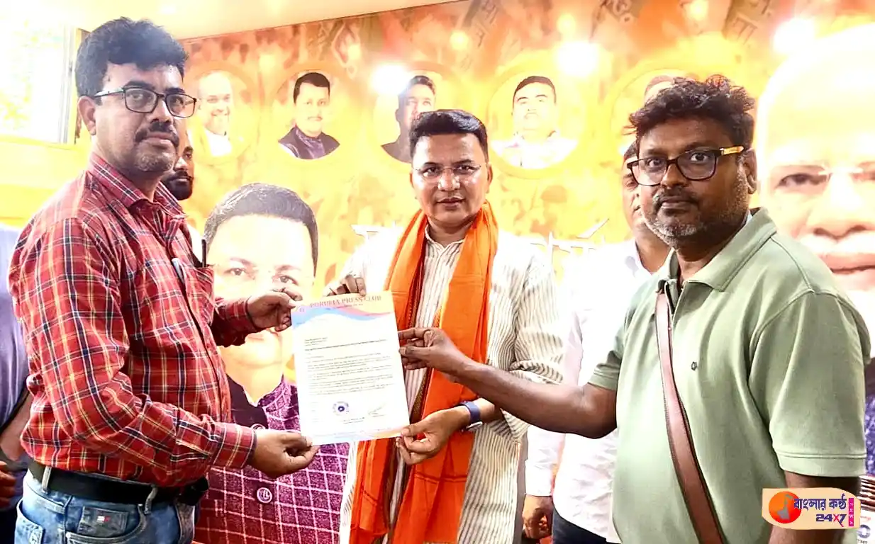 সাংবাদিকদের আয়ুষ্মান ভারত প্রকল্পের আওতায় আনার দাবিতে সাংসদ জ্যোতির্ময় সিং মাহাতোর কাছে স্মারকলিপি দিল পুরুলিয়া প্রেস ক্লাব